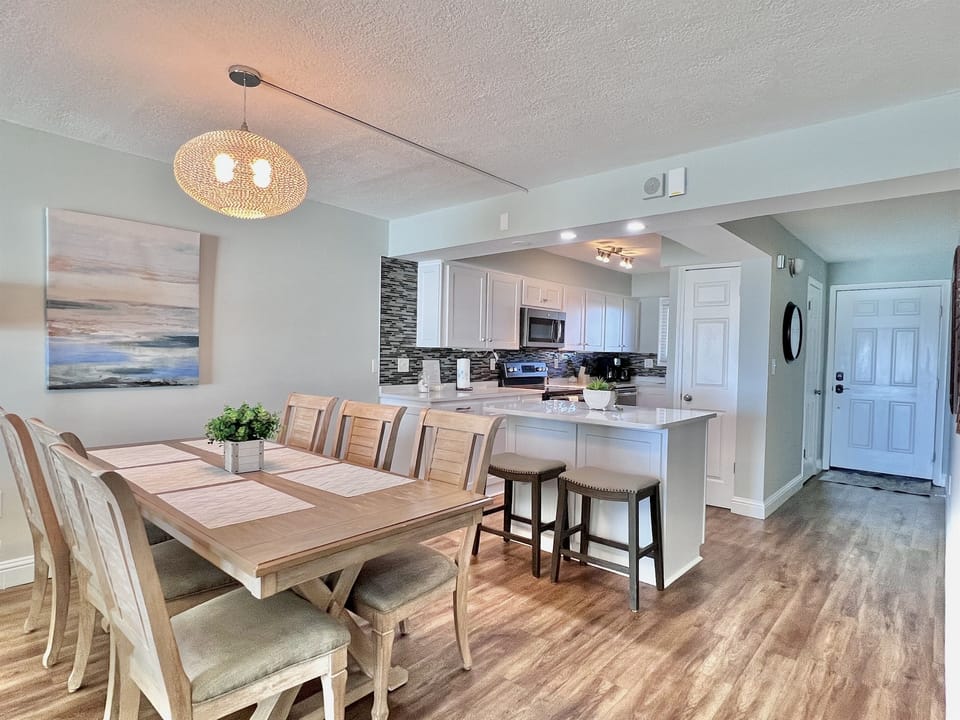 6 Top Table and 2 Barstools