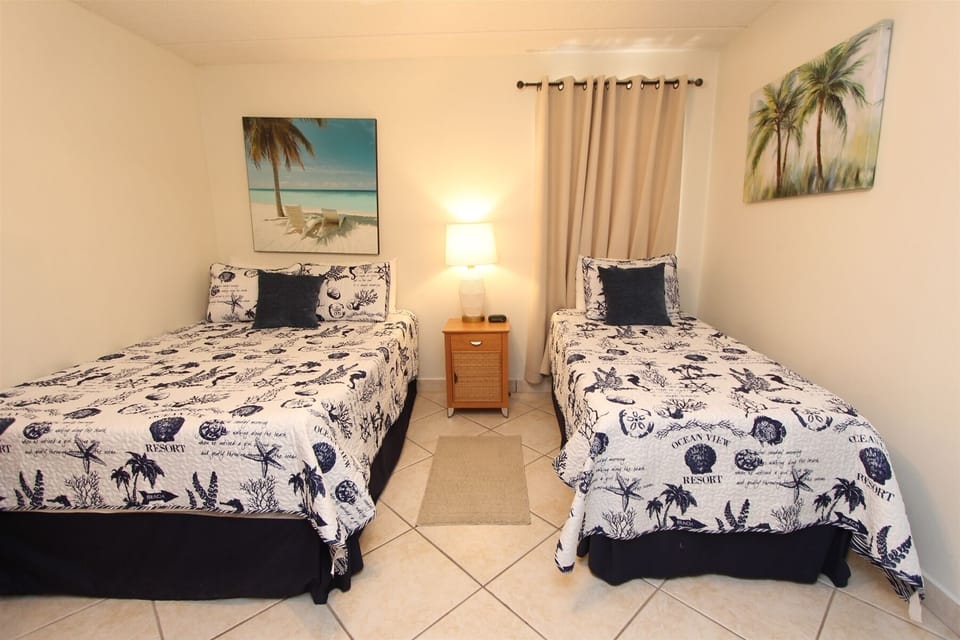 Guest Bedroom has 1 Queen Bed And 1 Twin Bed