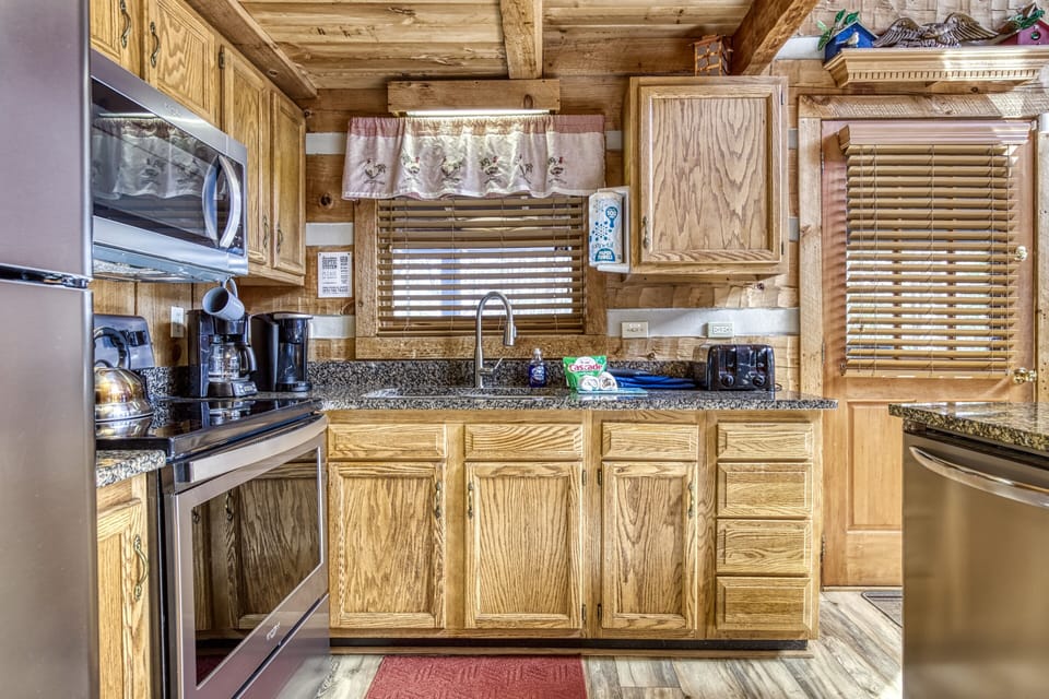 Wears Valley Pet Friendly Cabin "Old Glory" - Fully furnished kitchen with stainless steel appliances
