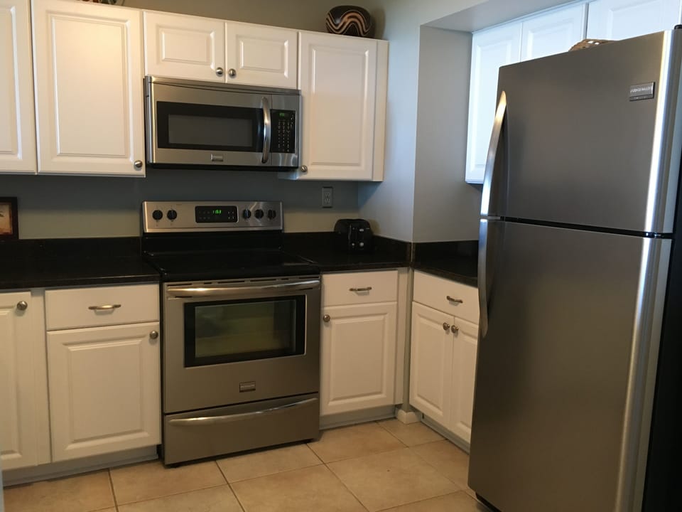 New kitchen, appliances 