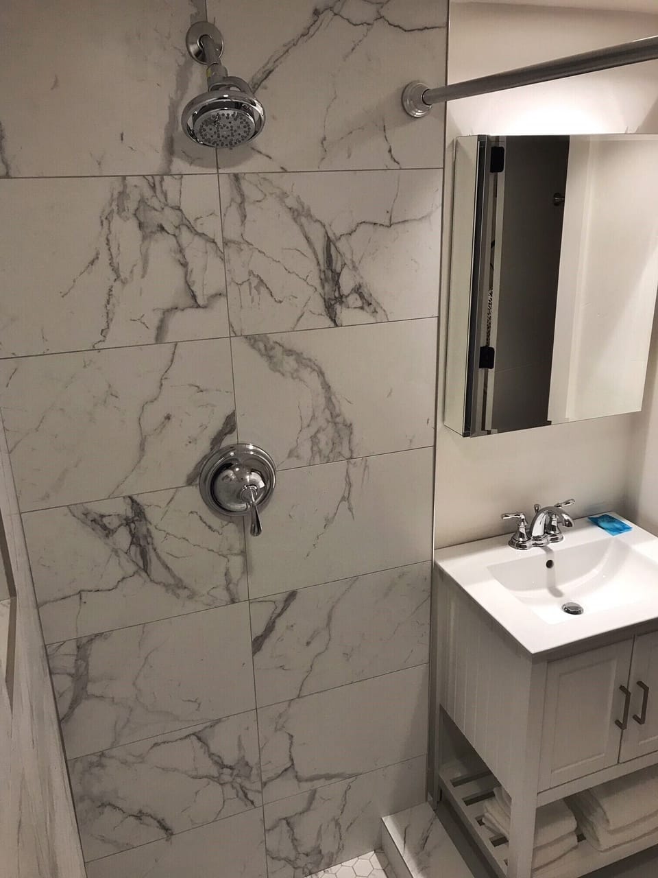 BR2: On-suite bath