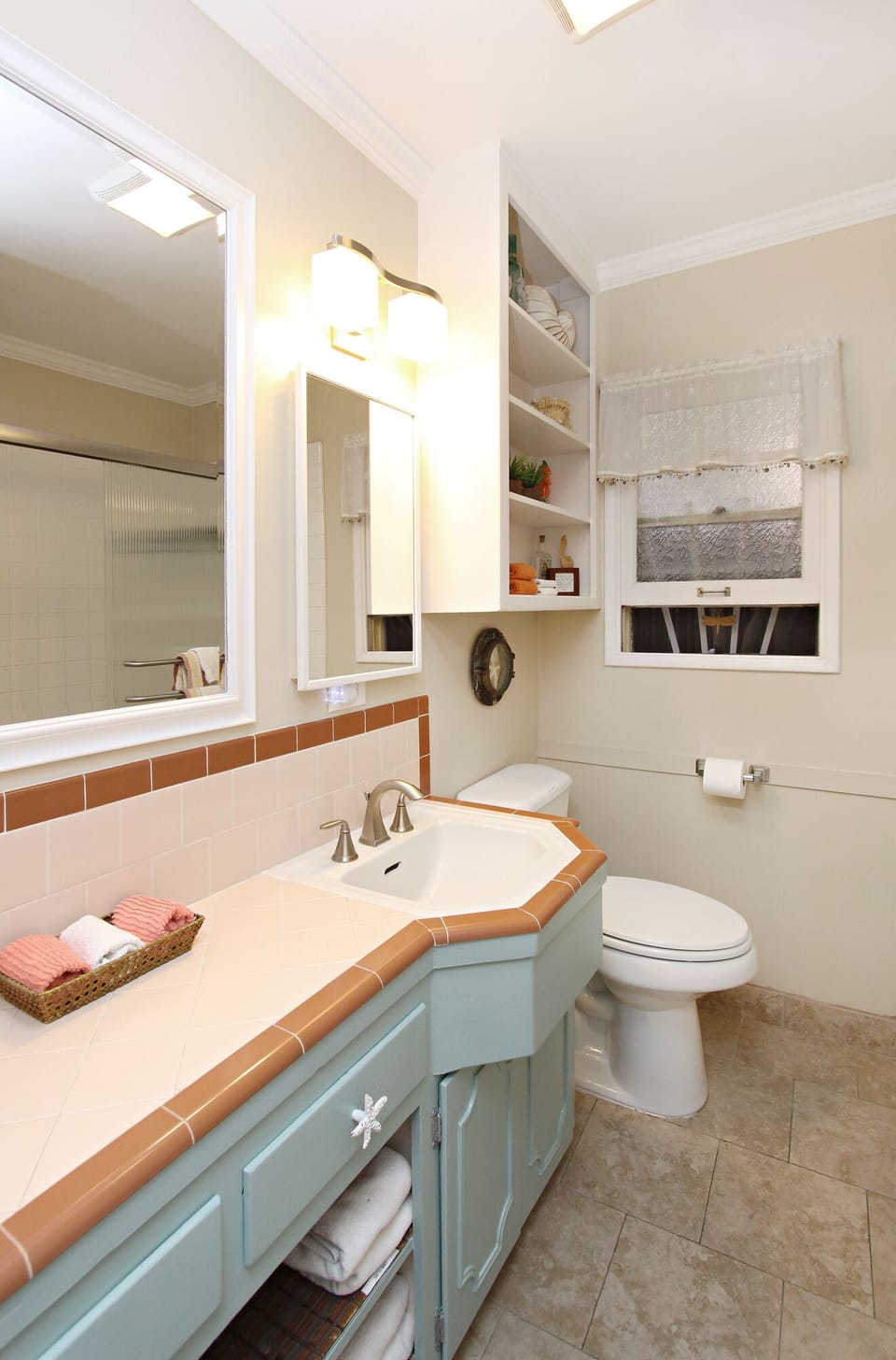 *Bathroom with full shower & tub. 