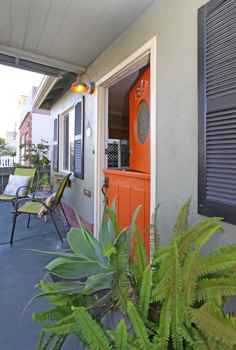 *Starfish Bungalow - Seal Beach. *Just steps to the Pacific Ocean.   Fun Times!