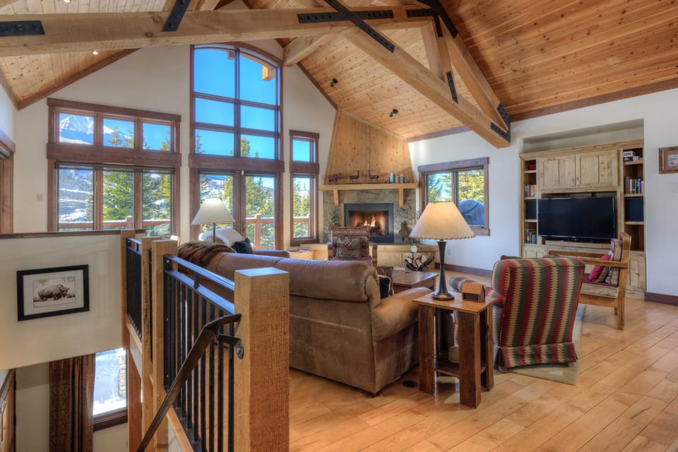 Another view of the great room -fantastic  place for everyone to hang out!
