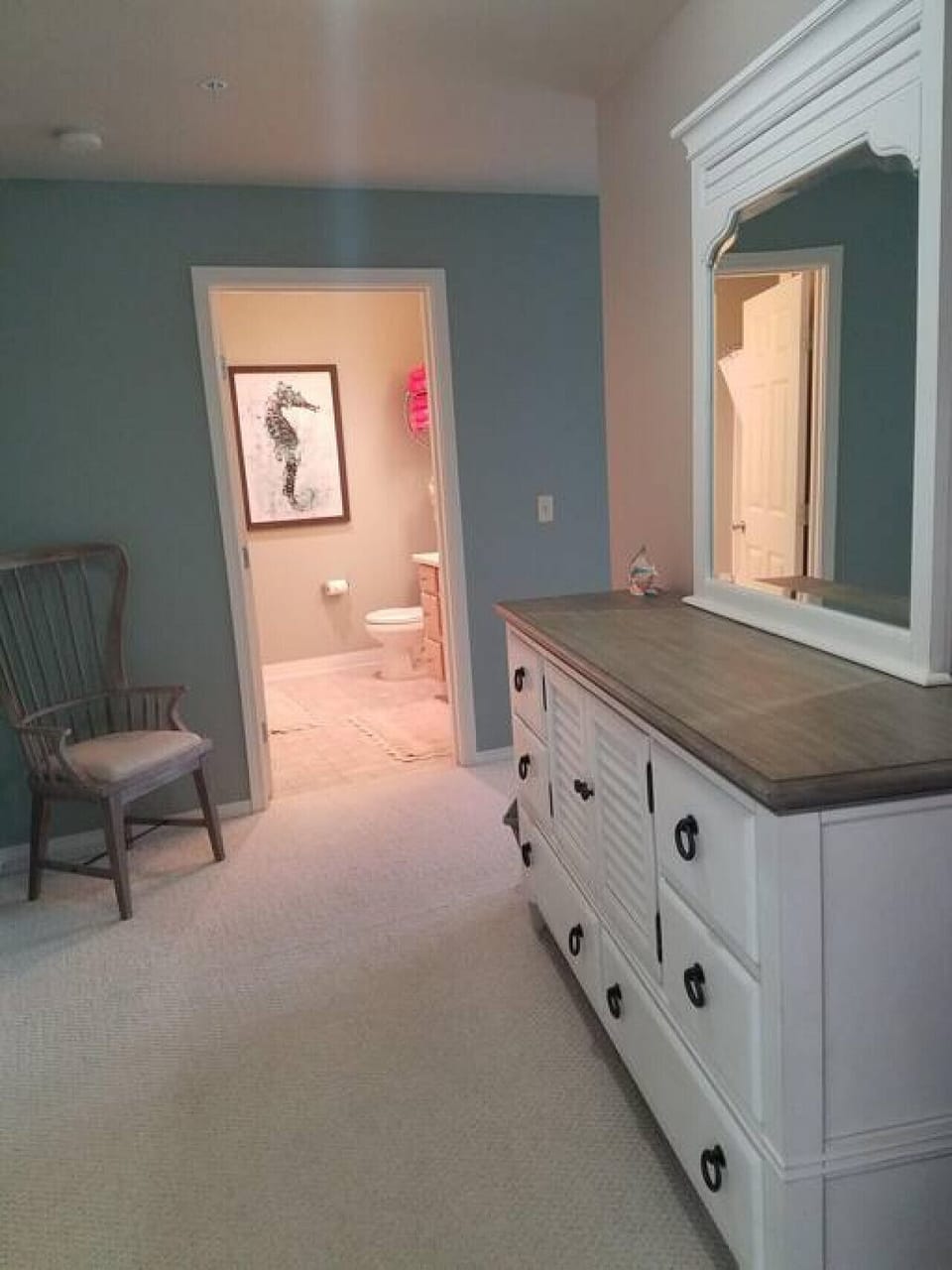 Hall to primary bathroom and bedroom