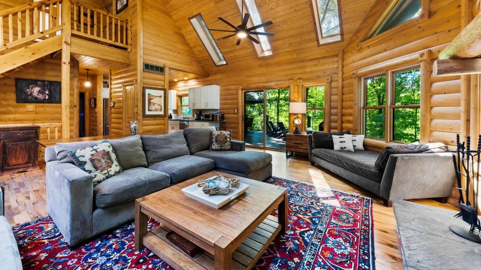Spacious Great Room room with vaulted ceilings