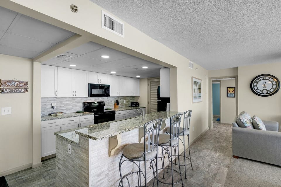 Breakfast bar and kitchen