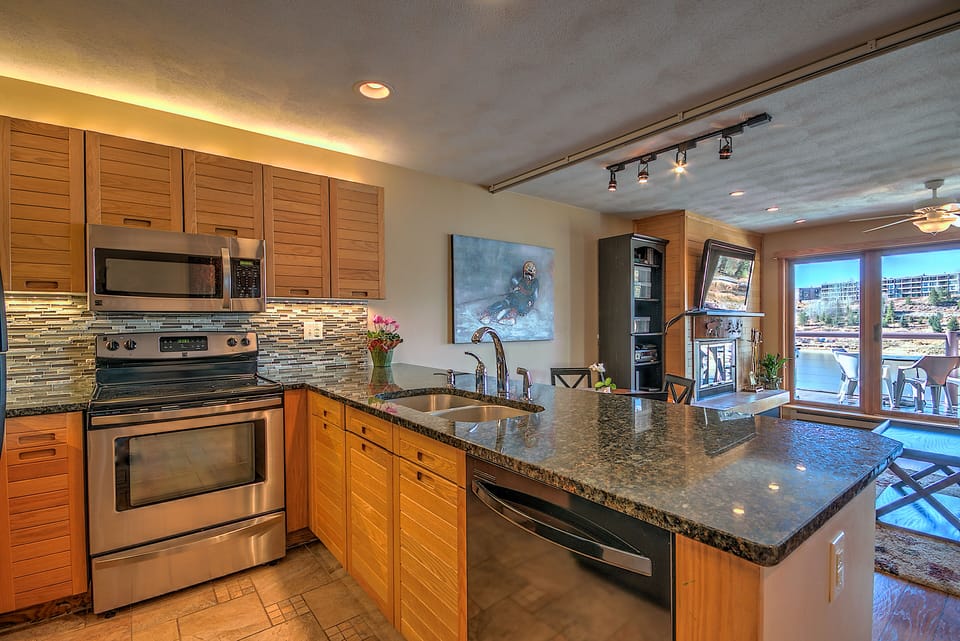 Stainless steel appliances and granite countertops. Unfortunately, no gas grill.