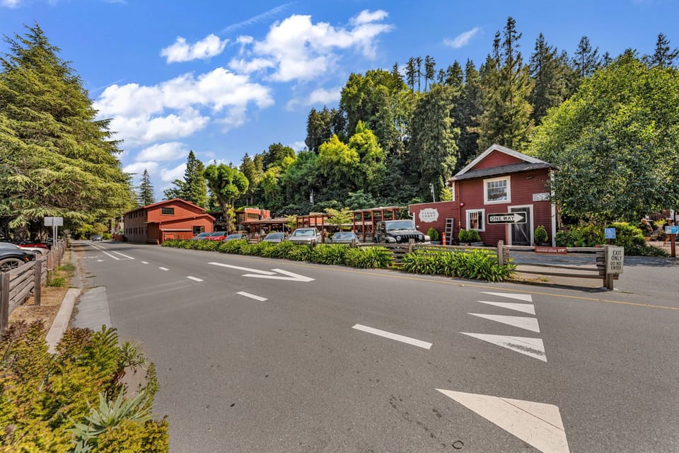 Lumbar Yard within walking distance