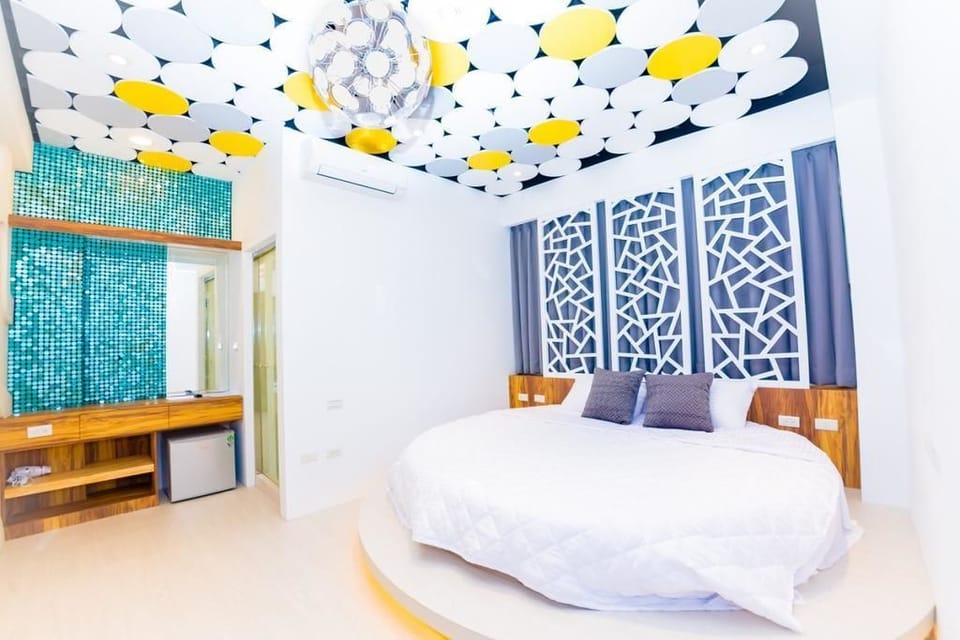 Double Room, 1 Double Bed, Non Smoking | Desk, blackout drapes, free WiFi, bed sheets