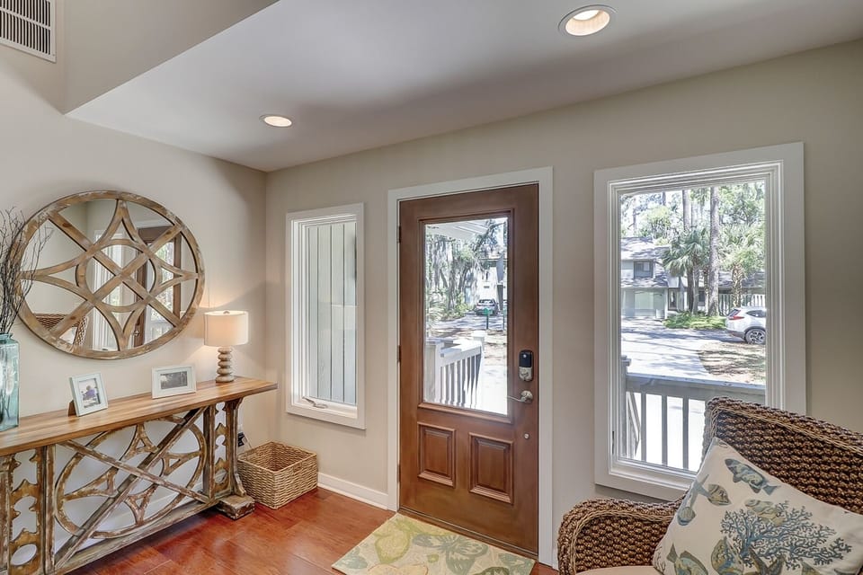 Bright & welcoming foyer