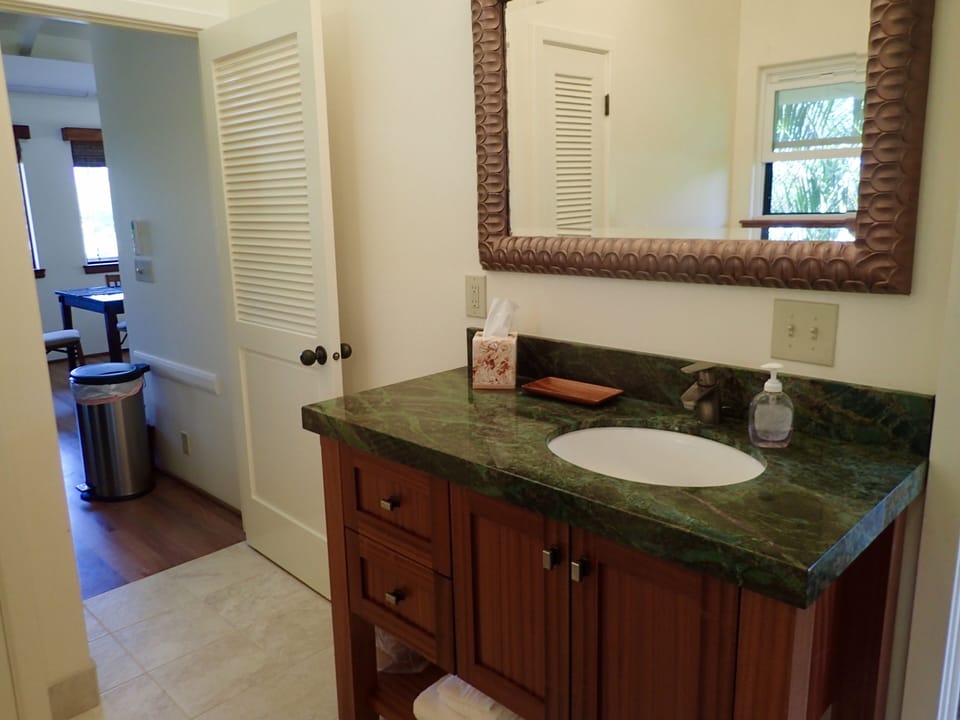 Bathroom vanity