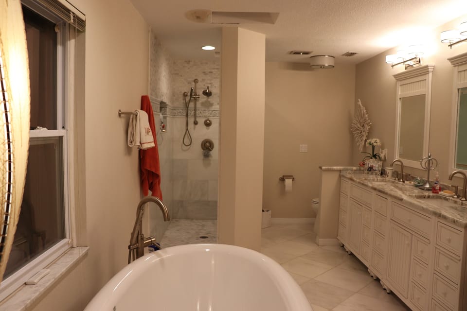 Main master bath has beautiful marble floor and granite counter tops. 
