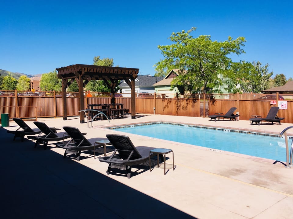 Seasonal pool