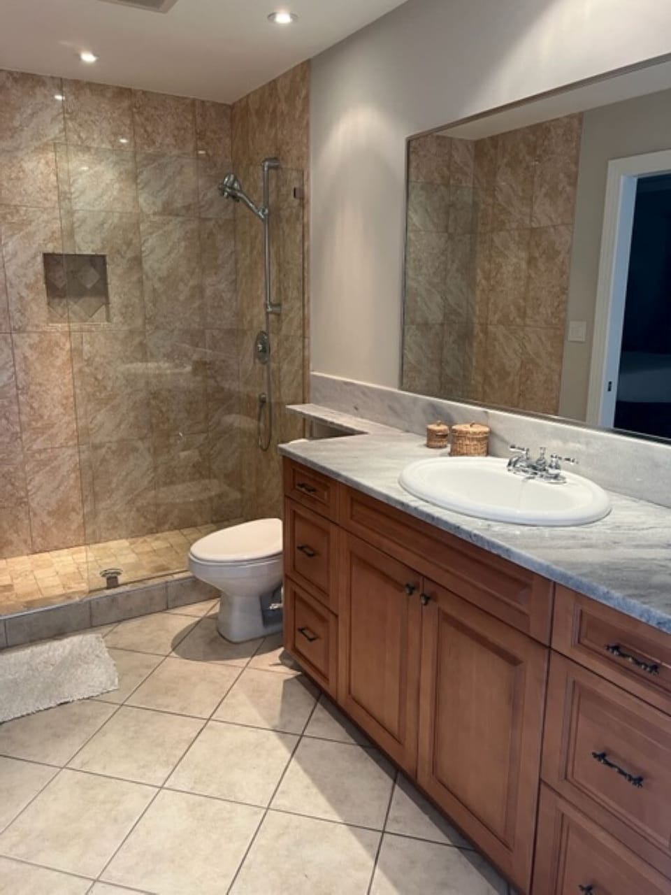 Spacious bath with step-in shower 