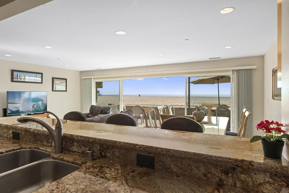 Guests must supply their own food, drinks (including coffee), spices, condiments, and paper goods (coffee filters, napkins, plastic wrap, etc.)
                