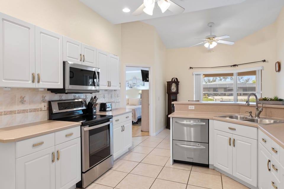 Kitchen with a view to the lanai