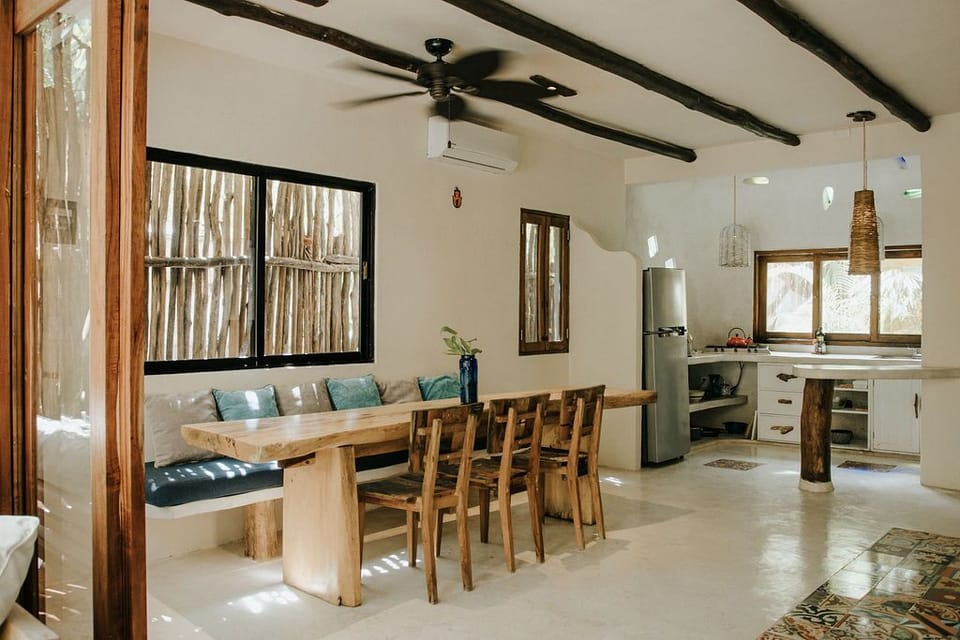 Casa Mandala dining area