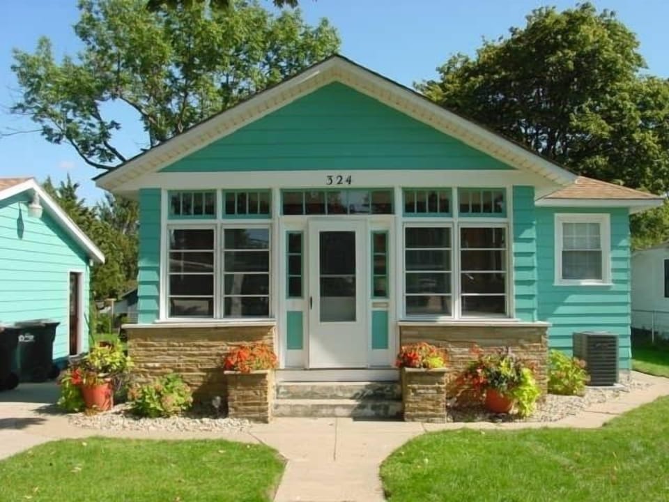 4-BEDROOM HOUSE