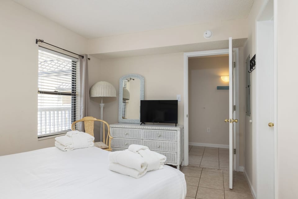 Queen Bedroom #2