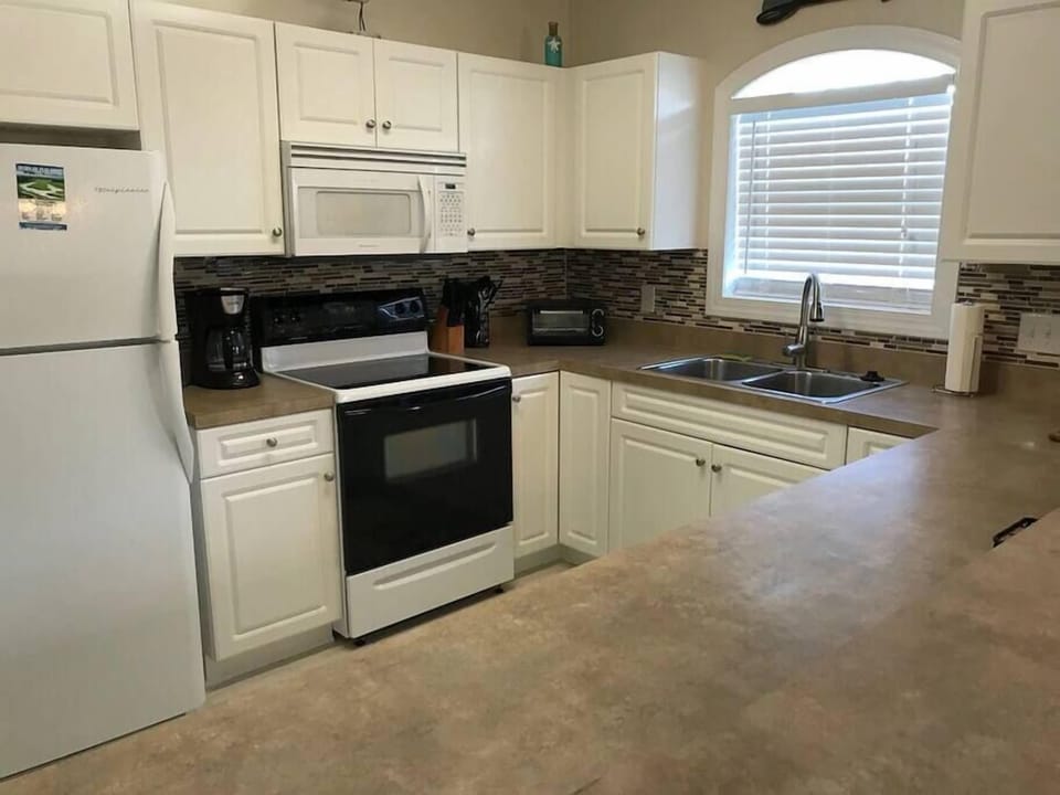 Kitchen (2)