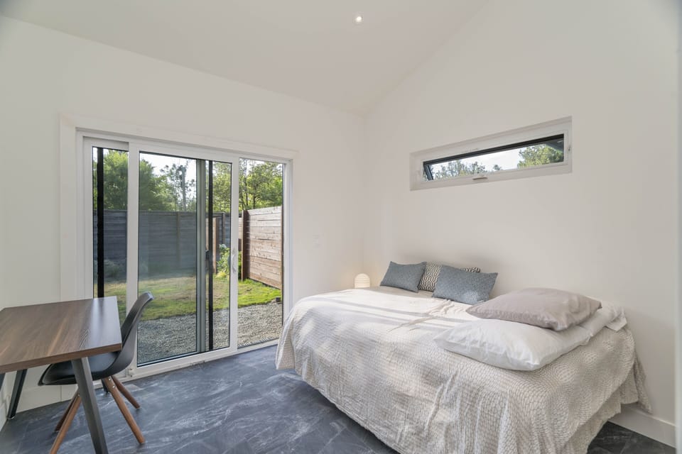 2nd Bedroom, with Full size bed. Linens and bedding provided, TV and desk.