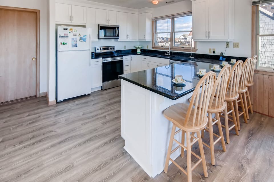 Surf-or-Sound-Realty-Keep-Dreamin-401-Kitchen