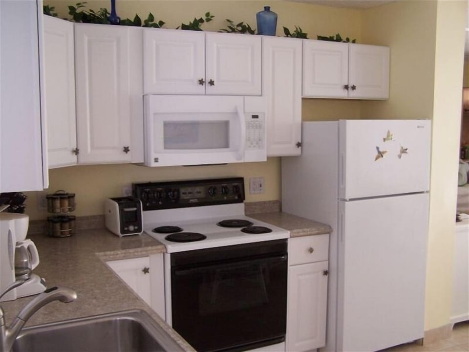 NEWLY REMODELED KITCHEN 4/11!

