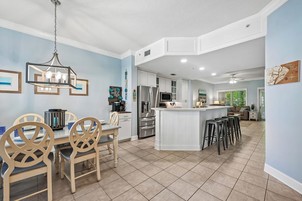 Dining Area at 209 North Shore