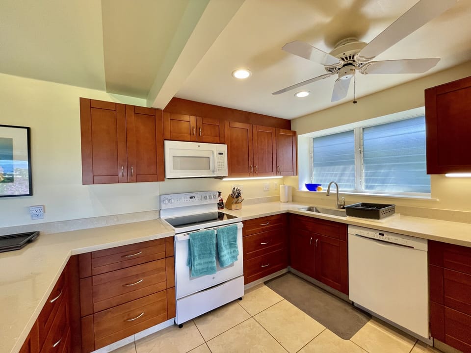 Large well-equipped kitchen, storage, newer appliances, room for several cooks!