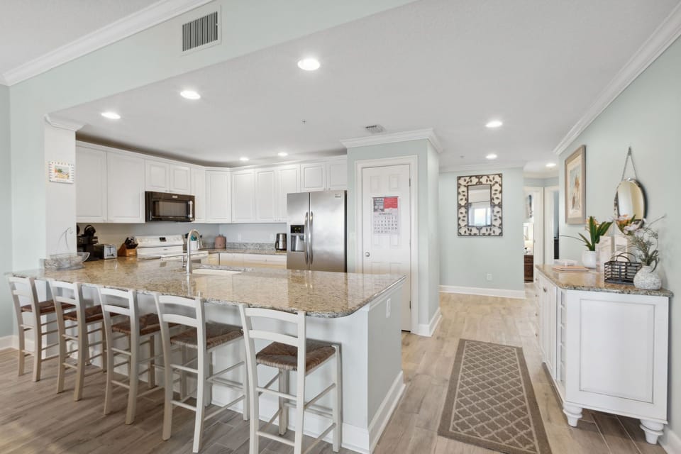 Seating for Five at the Kitchen Counter