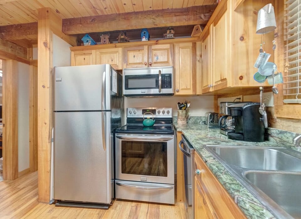 Kitchen--- Granite Counter-tops, Stainless Steel