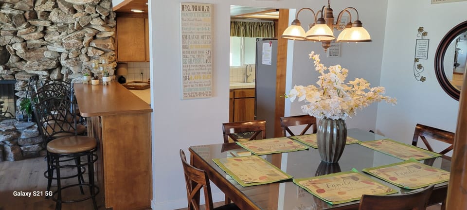 Dining Area, seats 6 w/additional counter seating for 9, along w/dinette.