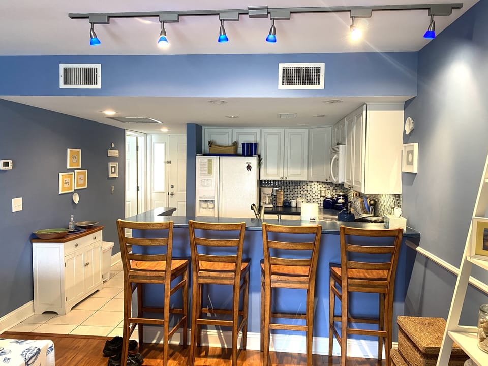 Ample counter seating.