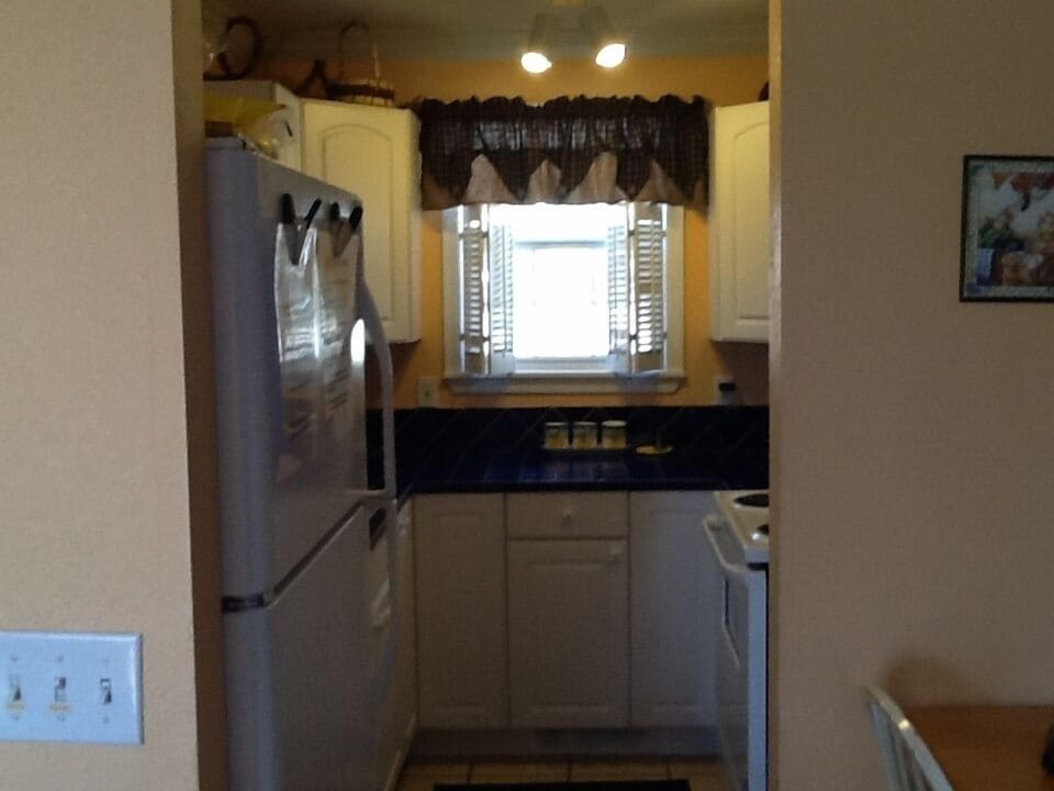 Neat as a pin ceramic tiled fully equipped kitchen
