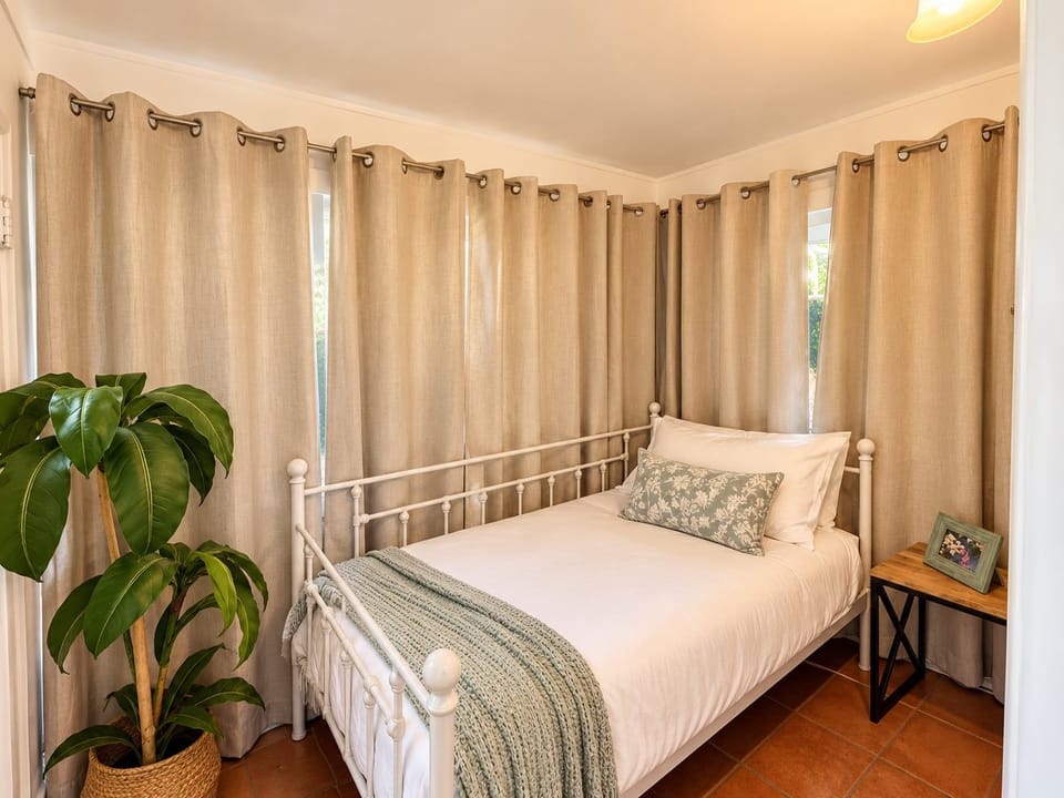 Extra twin bed in the alcove off the living room.