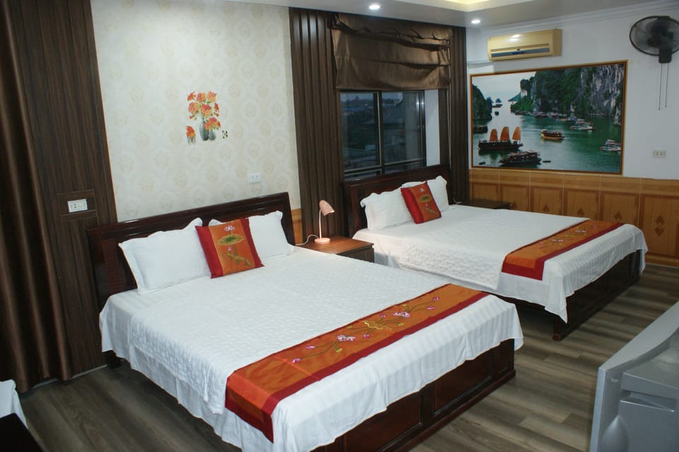 Deluxe Quadruple Room | Desk, blackout drapes, free WiFi, bed sheets