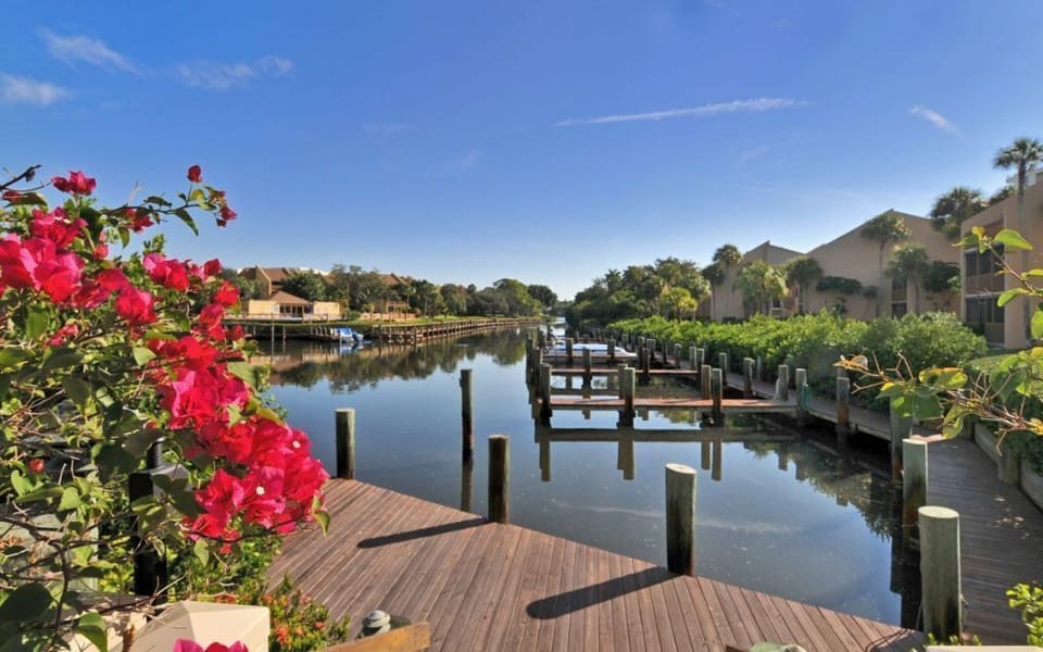 Boat Docks on the Bay Side Property Canal For Rent