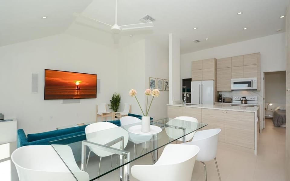 Beautifully decorated unit with tranquil colors 