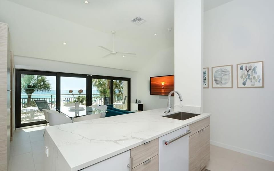 Spacious counter and dishwasher 