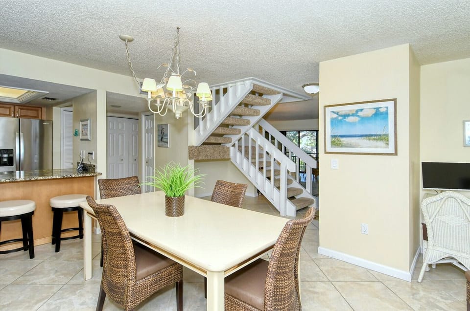 Enjoy the two story Doveplum