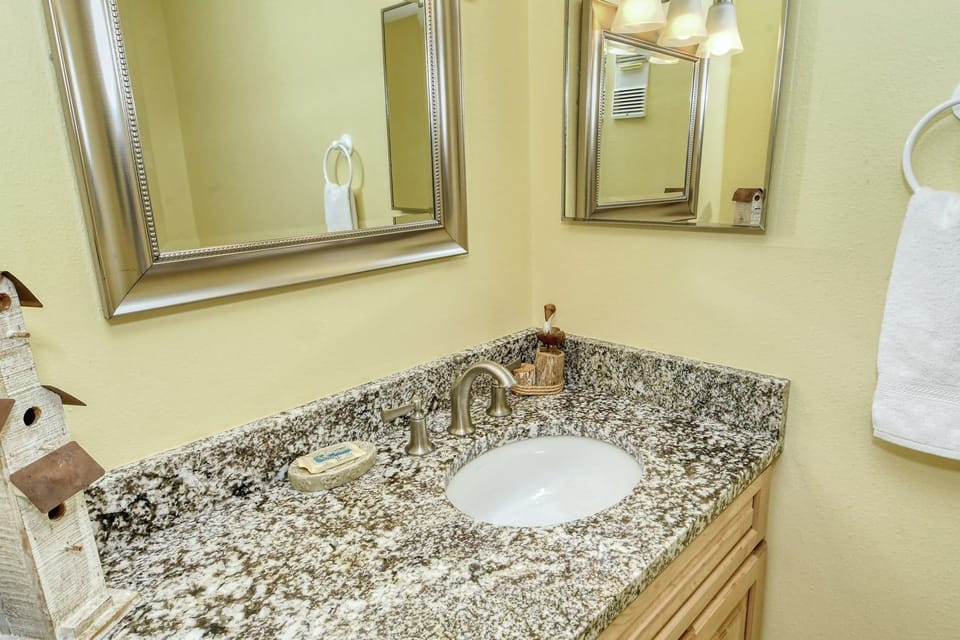 Bright and beautiful half bath