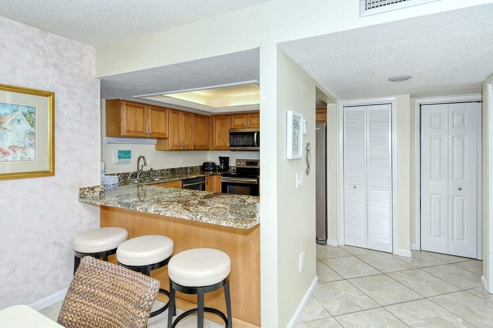 Kitchen bar to serve breakfast for the family