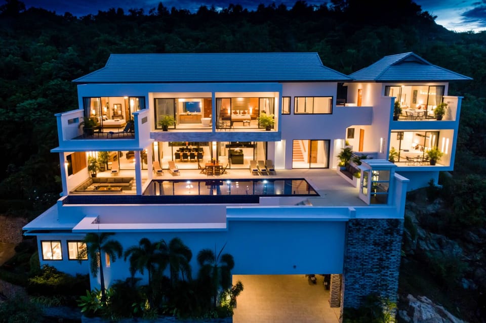 Luxury 5 Bedroom Villa w Infinity Pool
