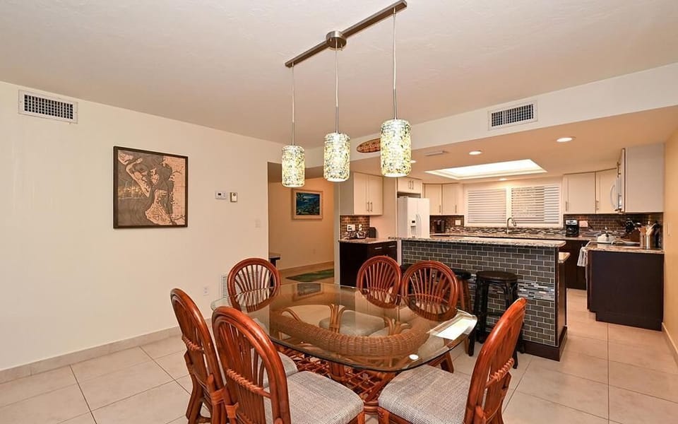 Dining & Kitchen