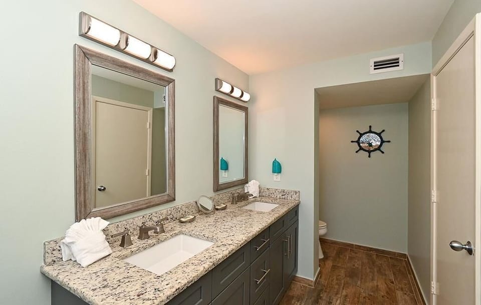 Dual Vanity in Main Bath