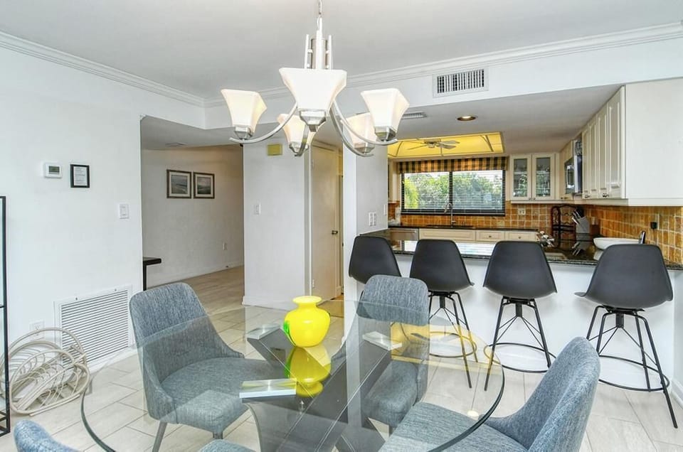 Dining & Kitchen