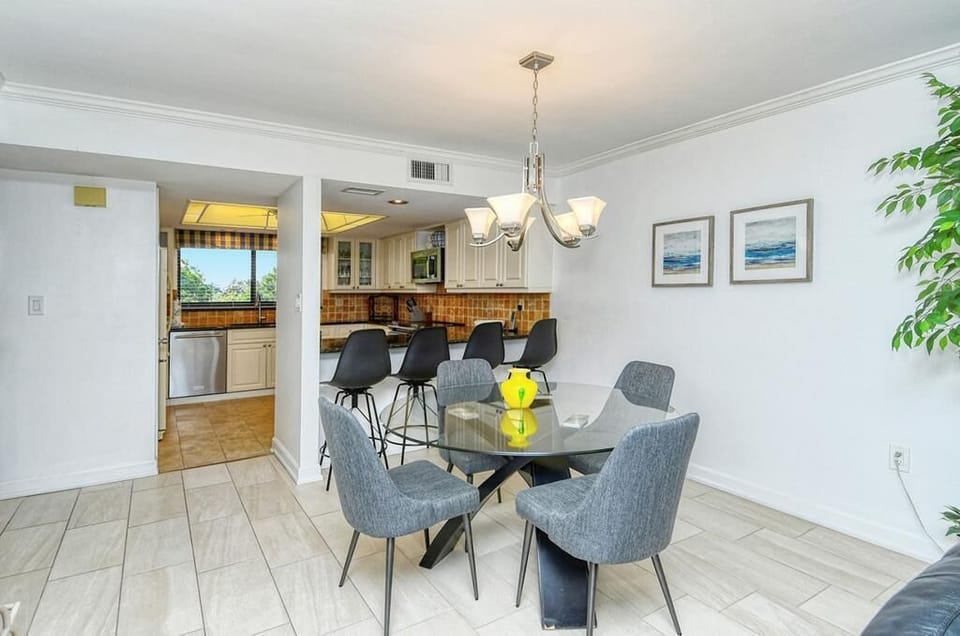 Dining & Kitchen