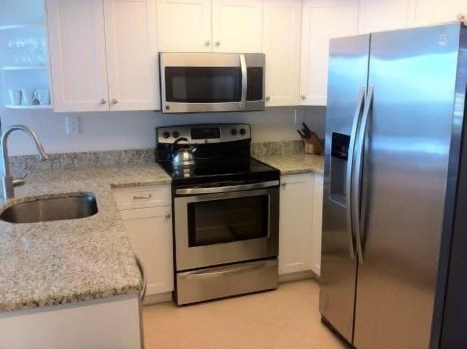Kitchen- All NEW Appliances!
