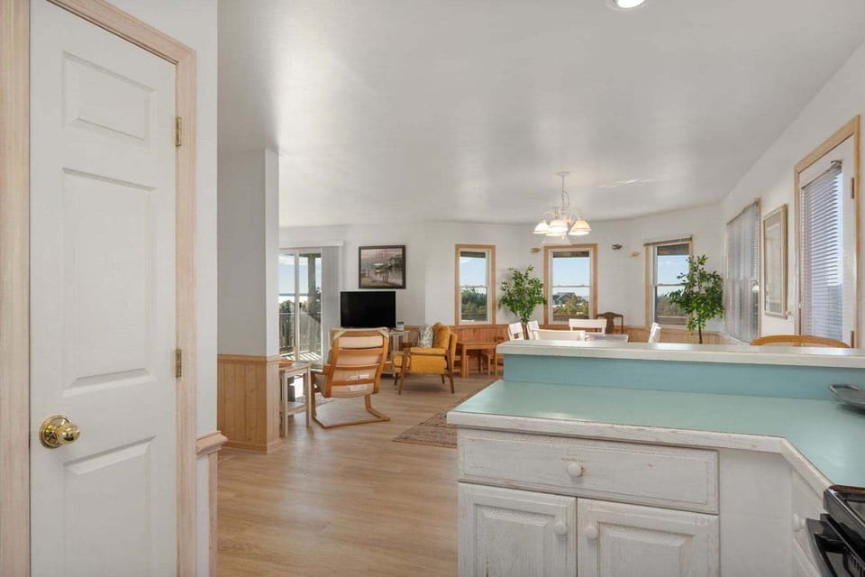 19-web-or-mls-406-Salmon-Ct-ML-Kitchen-V4